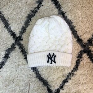 ❗️4/$25❗️White Yankee Winter Hat